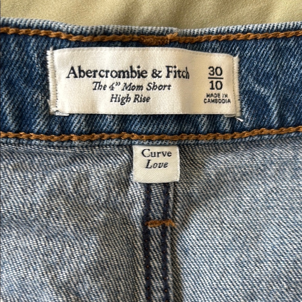 Abercrombie and Fitch Denim Frayed Hem Women's Shorts - Picture 2 of 3